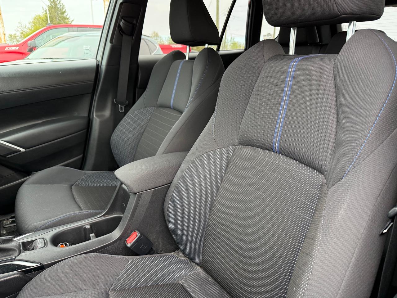 2024 Toyota Corolla Cross Hybrid SE Heated Steering and Seats! Photo