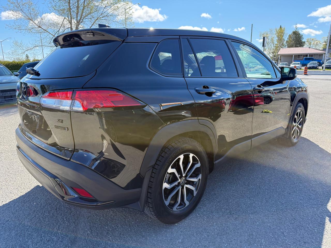 2024 Toyota Corolla Cross Hybrid SE Heated Steering and Seats! Photo