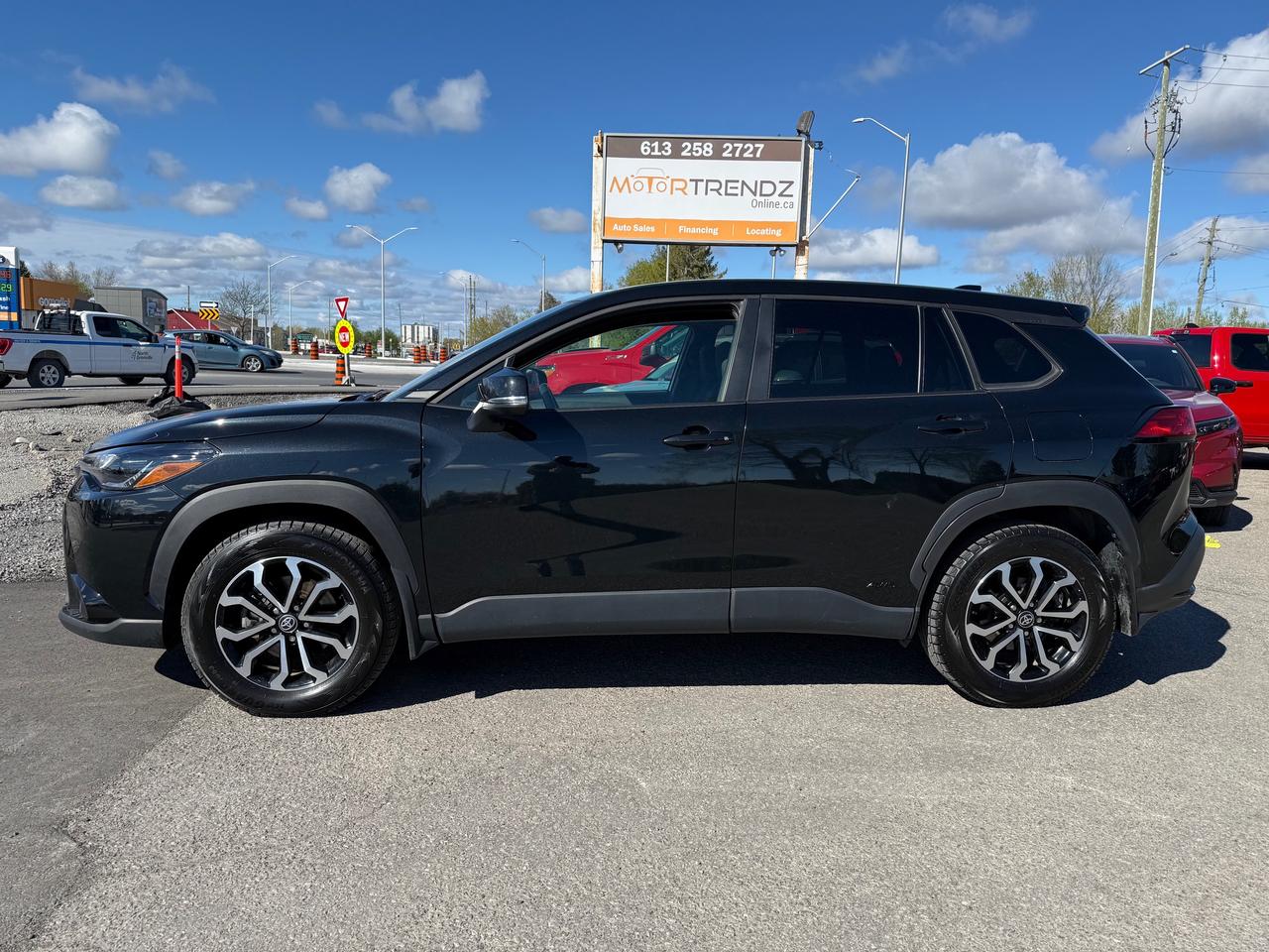 2024 Toyota Corolla Cross Hybrid SE Heated Steering and Seats! Photo