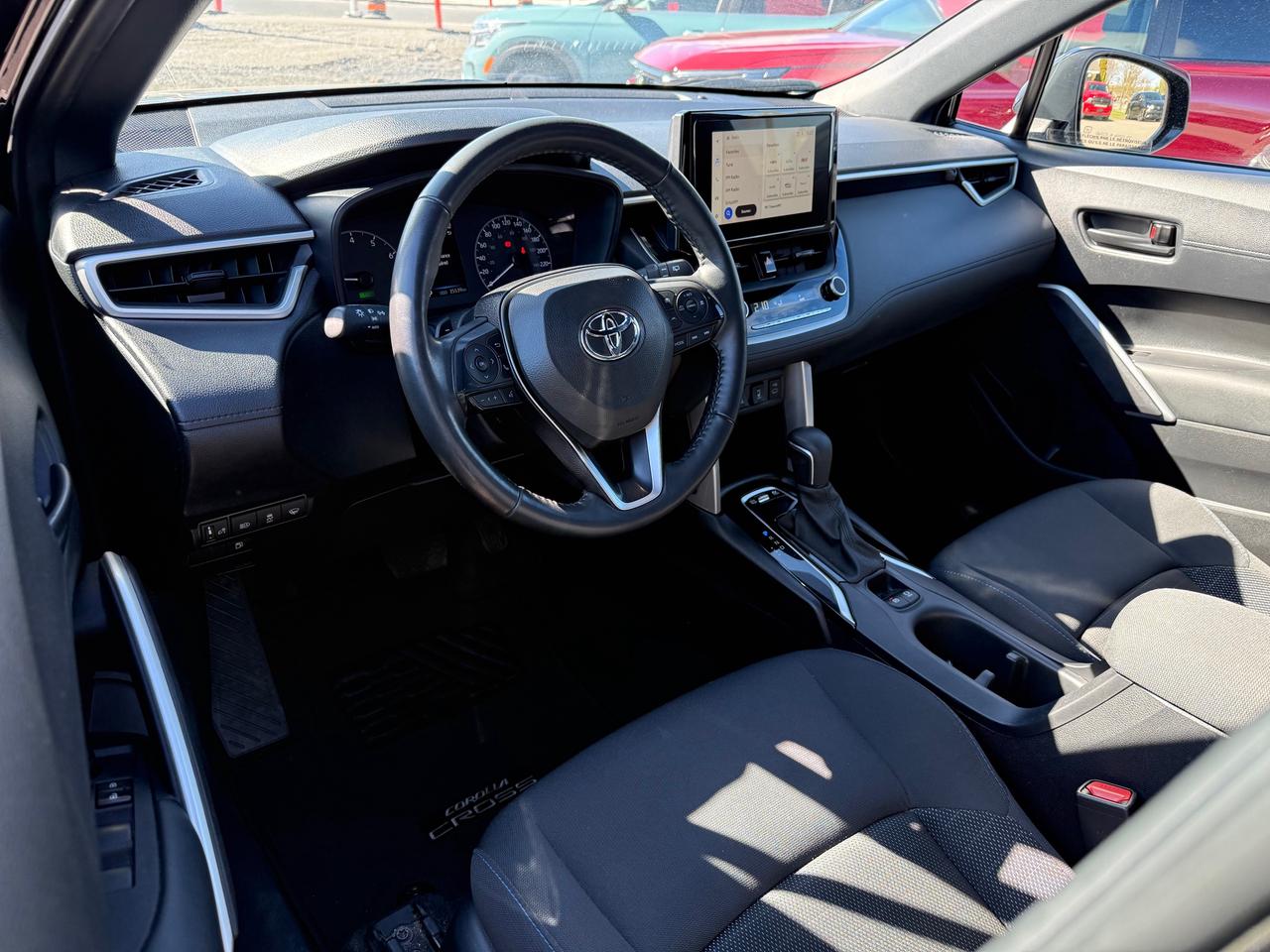 2024 Toyota Corolla Cross Hybrid SE Heated Steering and Seats! Photo