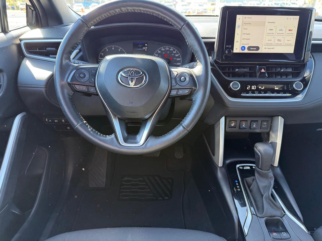 2024 Toyota Corolla Cross Hybrid SE Heated Steering and Seats! Photo