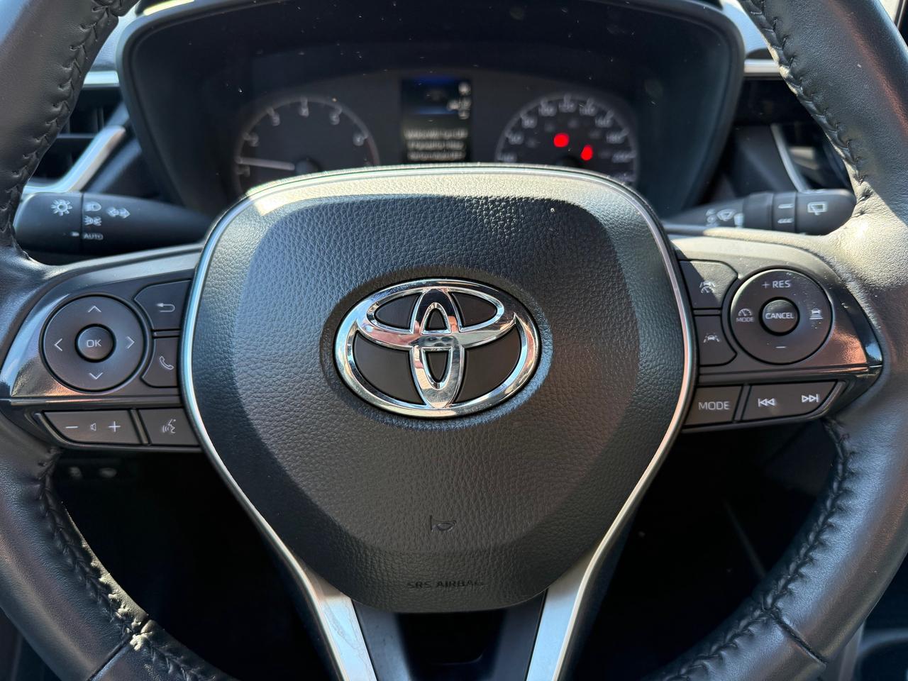 2024 Toyota Corolla Cross Hybrid SE Heated Steering and Seats! Photo
