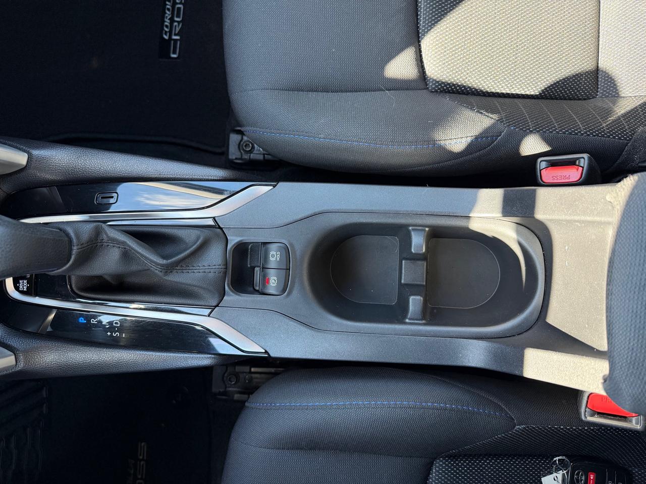 2024 Toyota Corolla Cross Hybrid SE Heated Steering and Seats! Photo