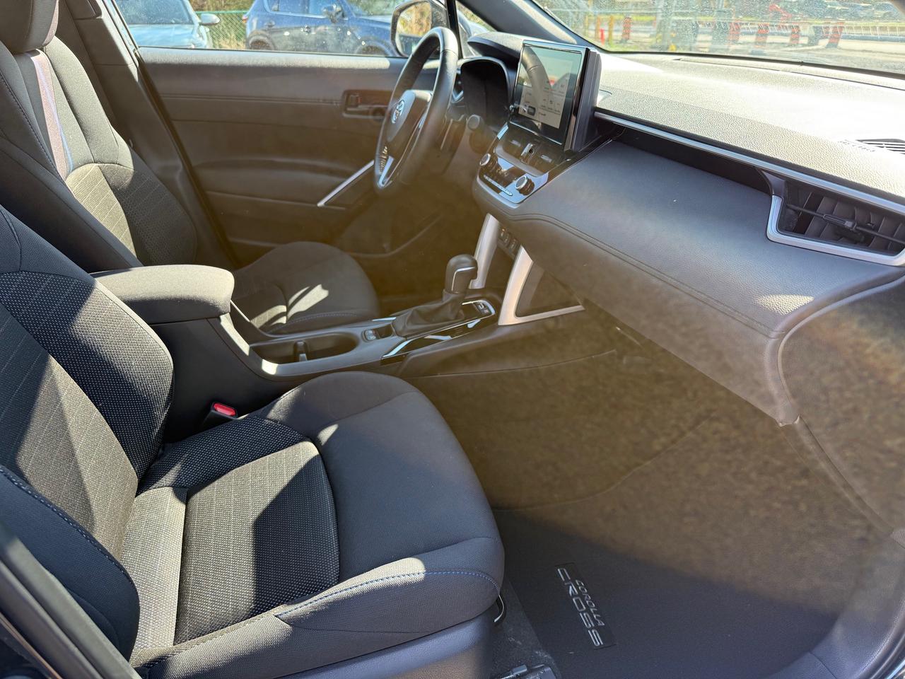 2024 Toyota Corolla Cross Hybrid SE Heated Steering and Seats! Photo