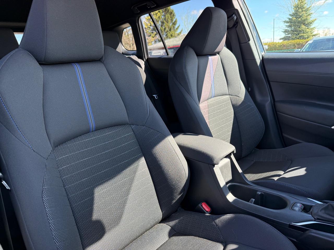2024 Toyota Corolla Cross Hybrid SE Heated Steering and Seats! Photo