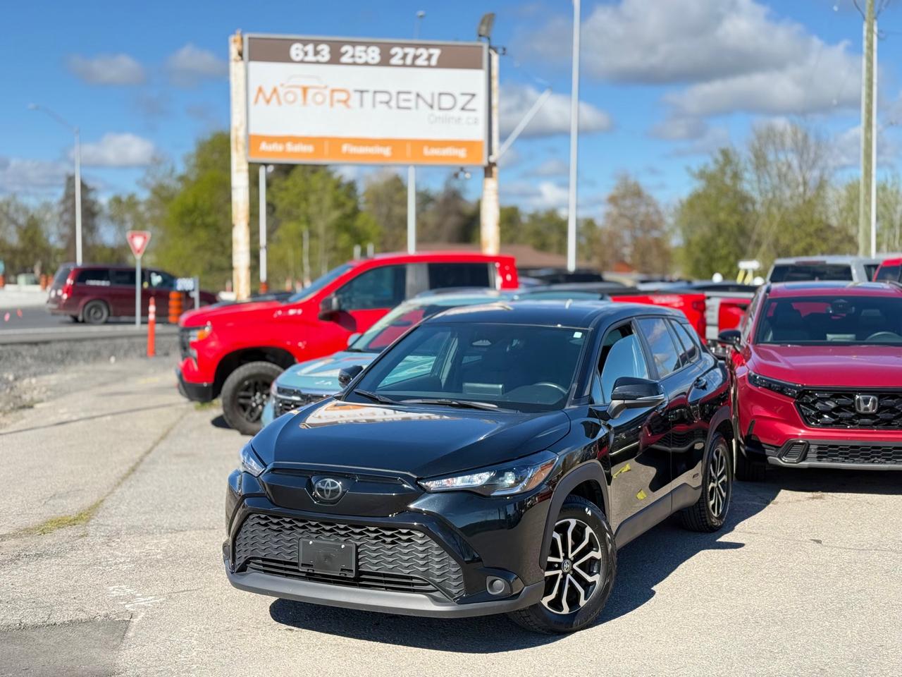 2024 Toyota Corolla Cross Hybrid SE Heated Steering and Seats! Photo