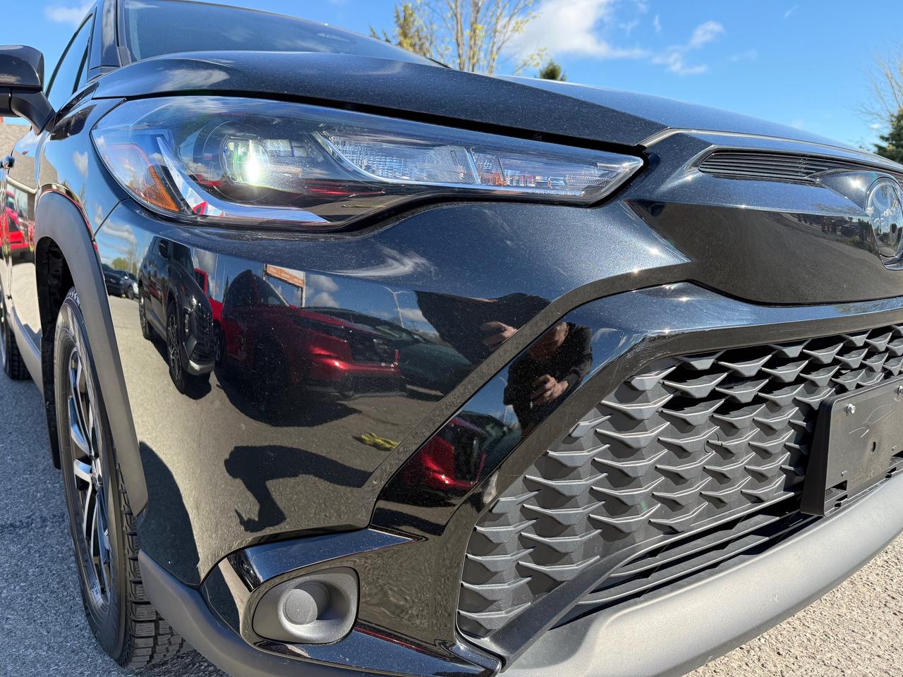 2024 Toyota Corolla Cross Hybrid SE Heated Steering and Seats! Photo