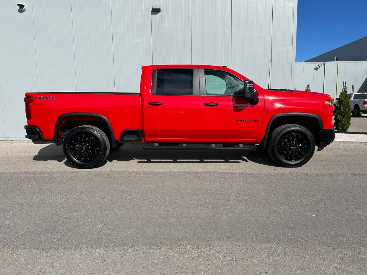 2026 Chevrolet Silverado 2500 HD 4WD Crew Cab Standard Box Custom Photo4