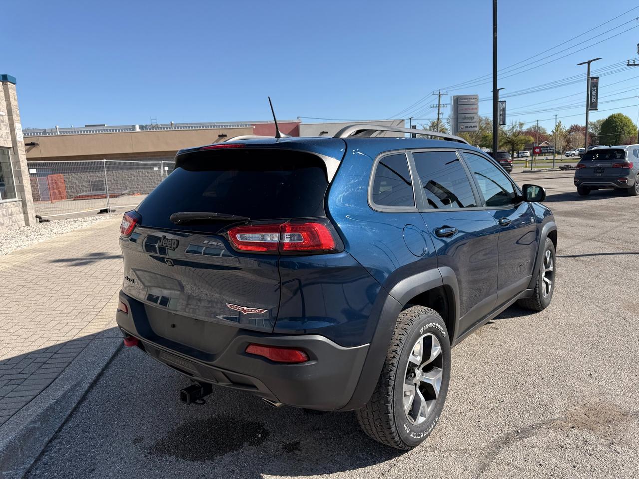 2018 Jeep Cherokee Trailhawk Photo2