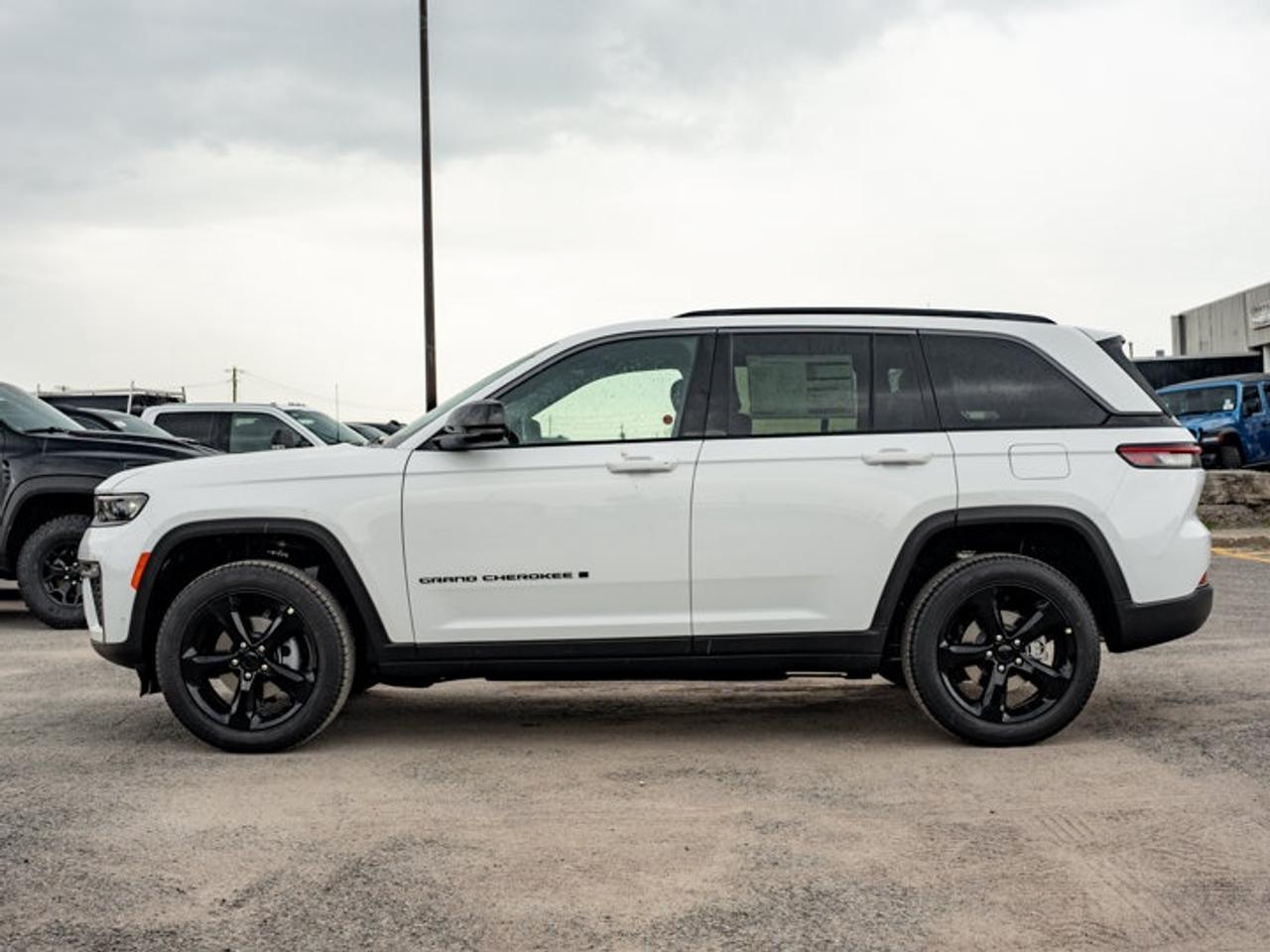 2026 Jeep Grand Cherokee Limited Photo4