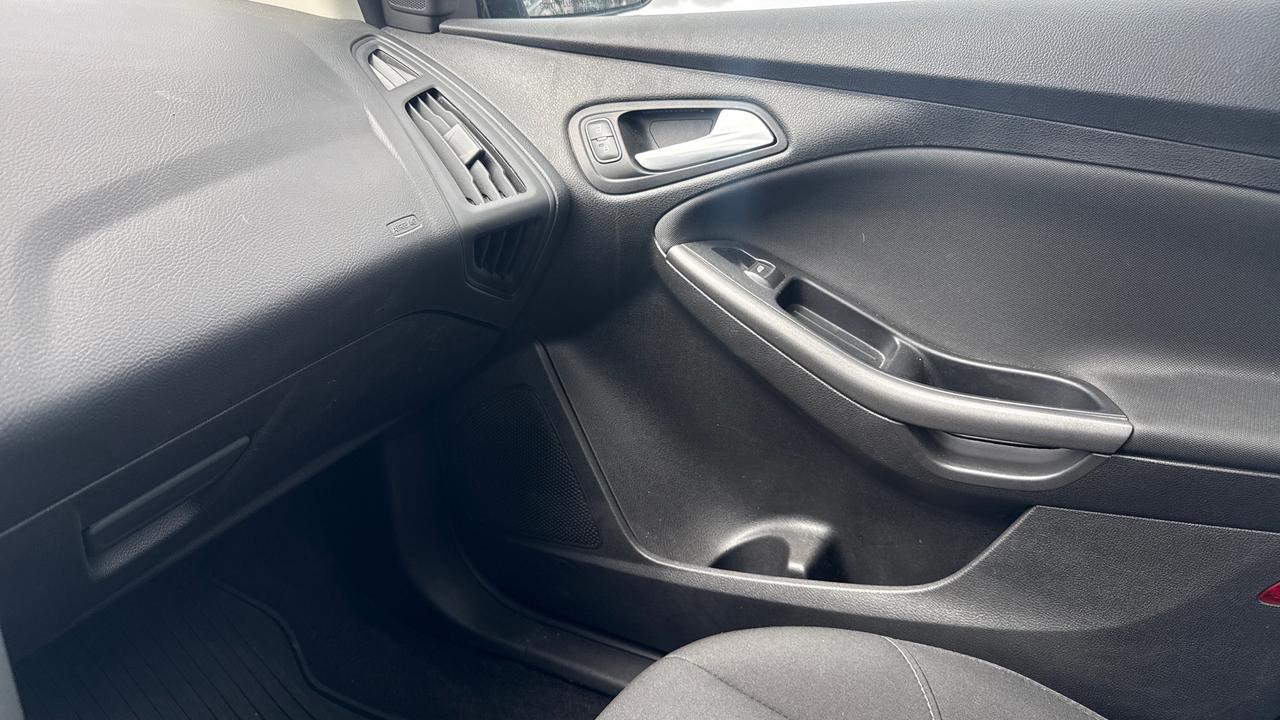 2017 Ford Focus SEL Photo