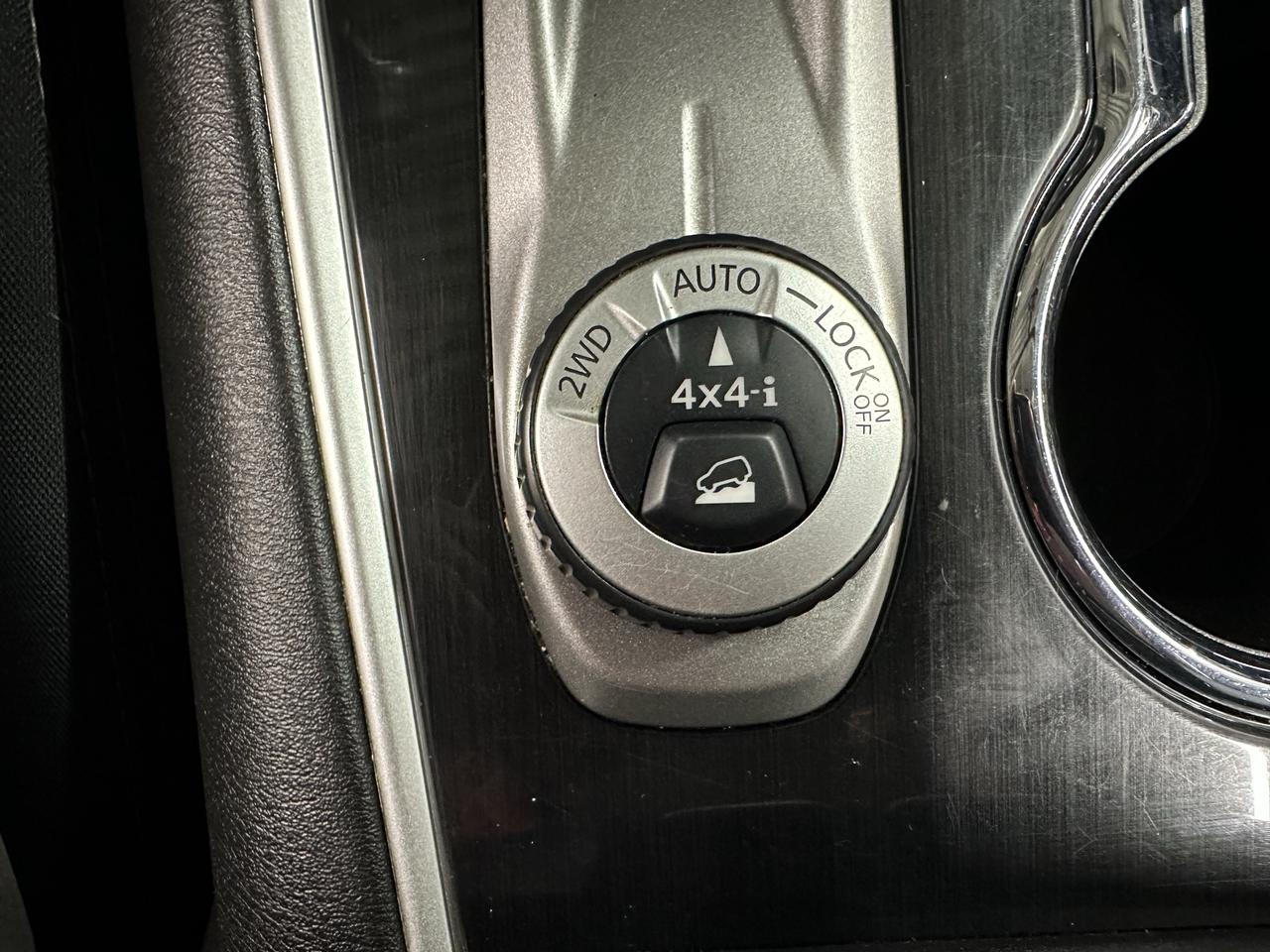 2018 Nissan Pathfinder SV Tech Photo45