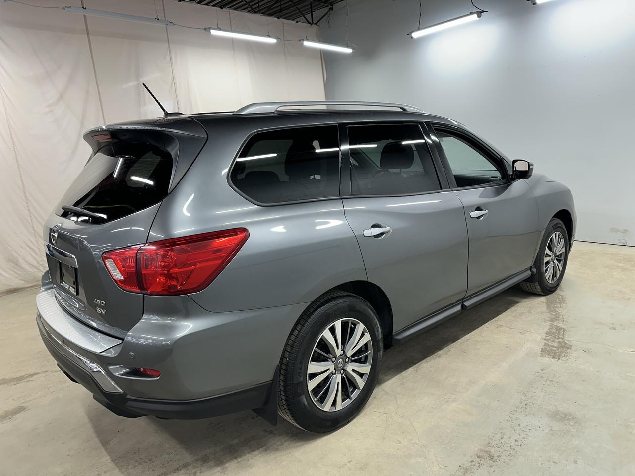 2018 Nissan Pathfinder SV Tech Photo30