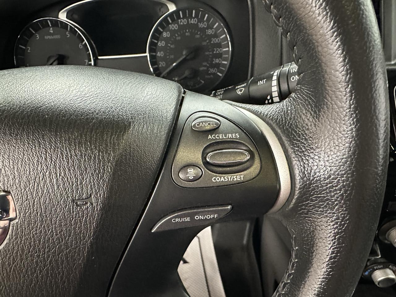 2018 Nissan Pathfinder SV Tech Photo17