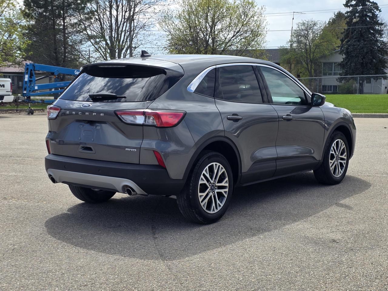2022 Ford Escape SEL AWD Photo4