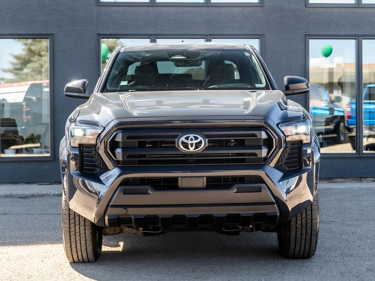 Toyota Tacoma SR5 Double Cab 4WD 2024