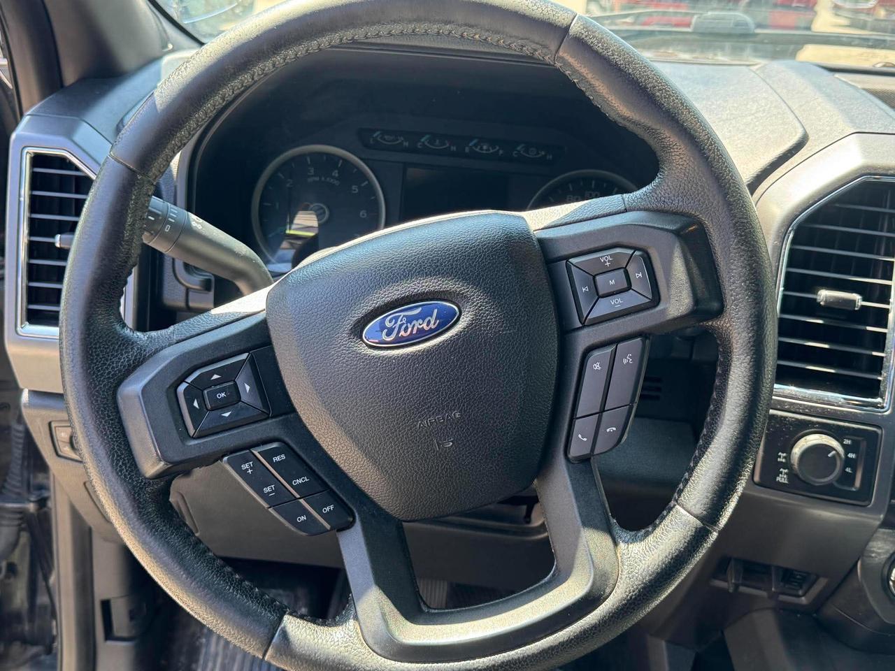 2015 Ford F-150 XLT Photo