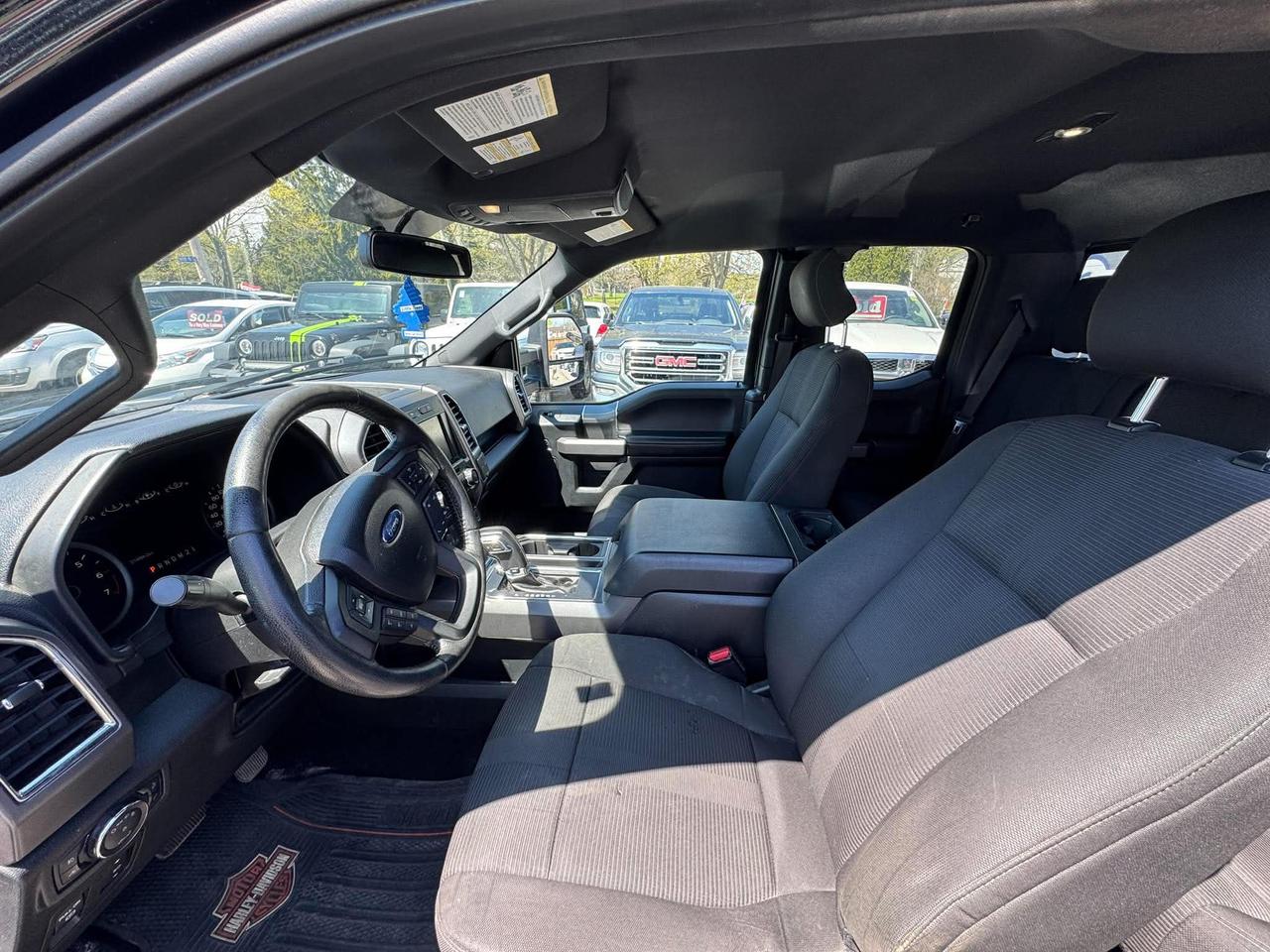 2015 Ford F-150 XLT Photo