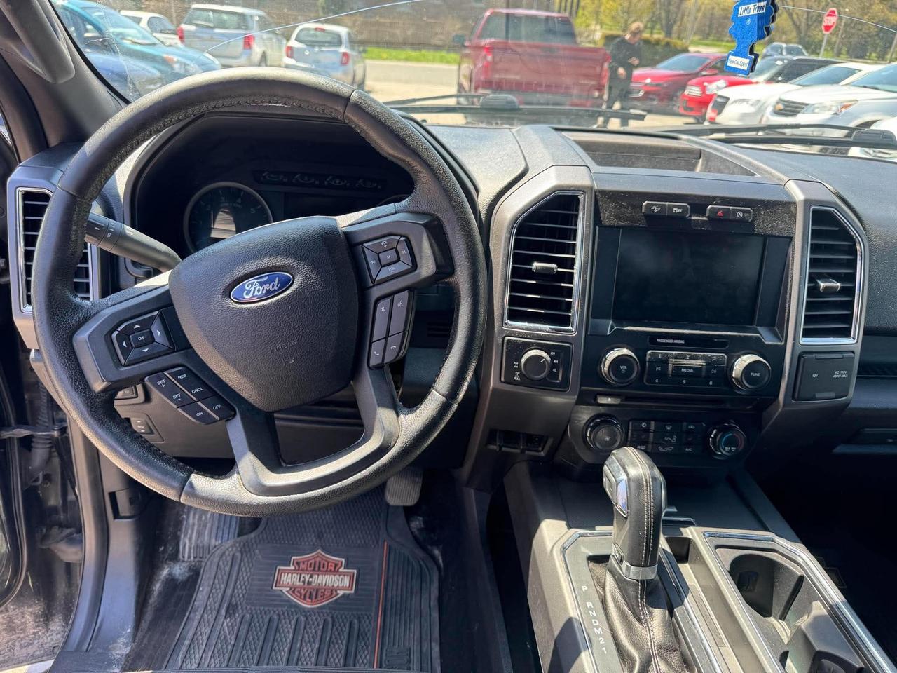 2015 Ford F-150 XLT Photo