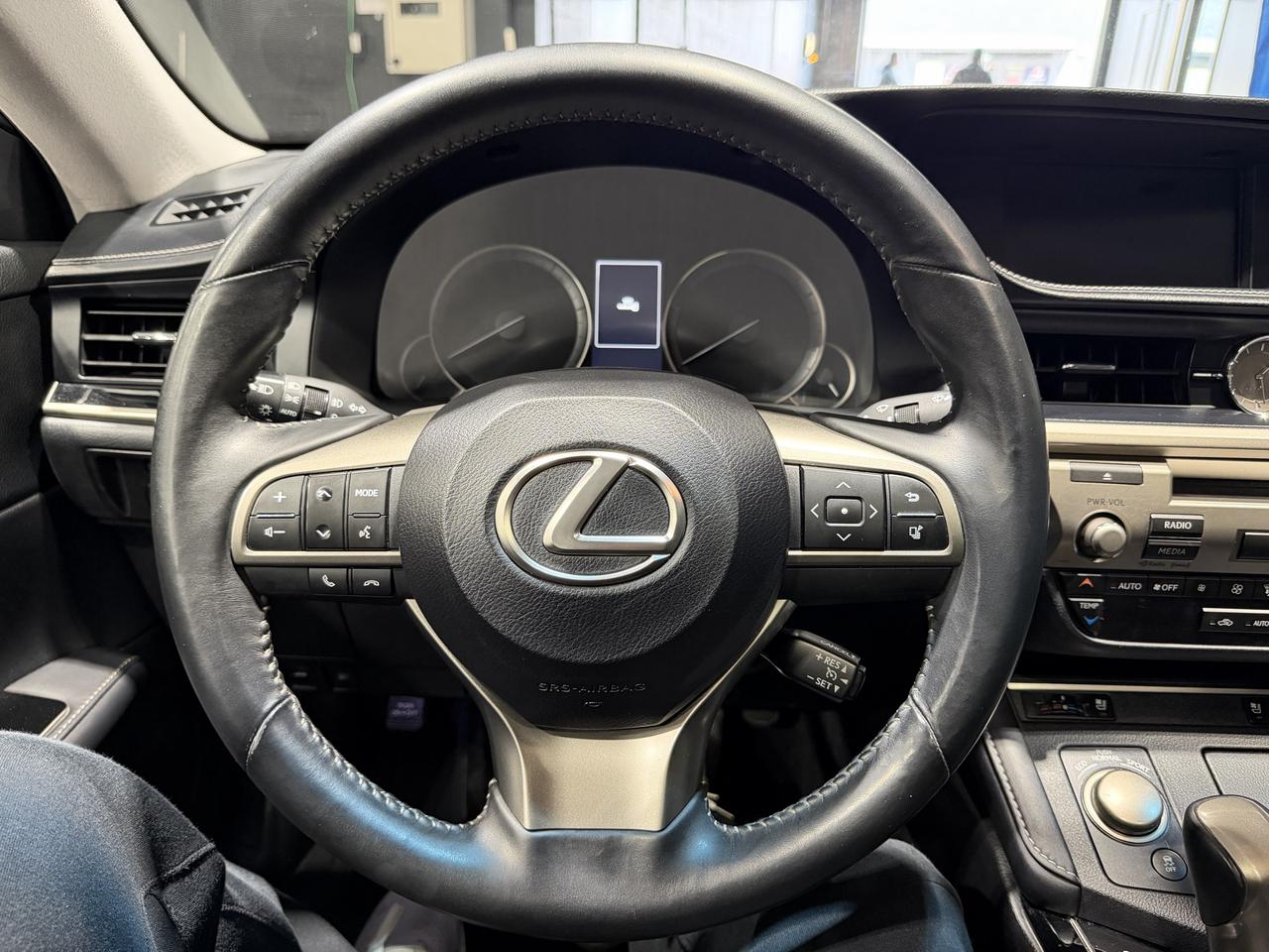 2016 Lexus ES 350 LUXURY FWD - Photo #17