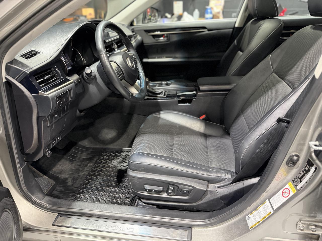 2016 Lexus ES 350 LUXURY FWD - Photo #14