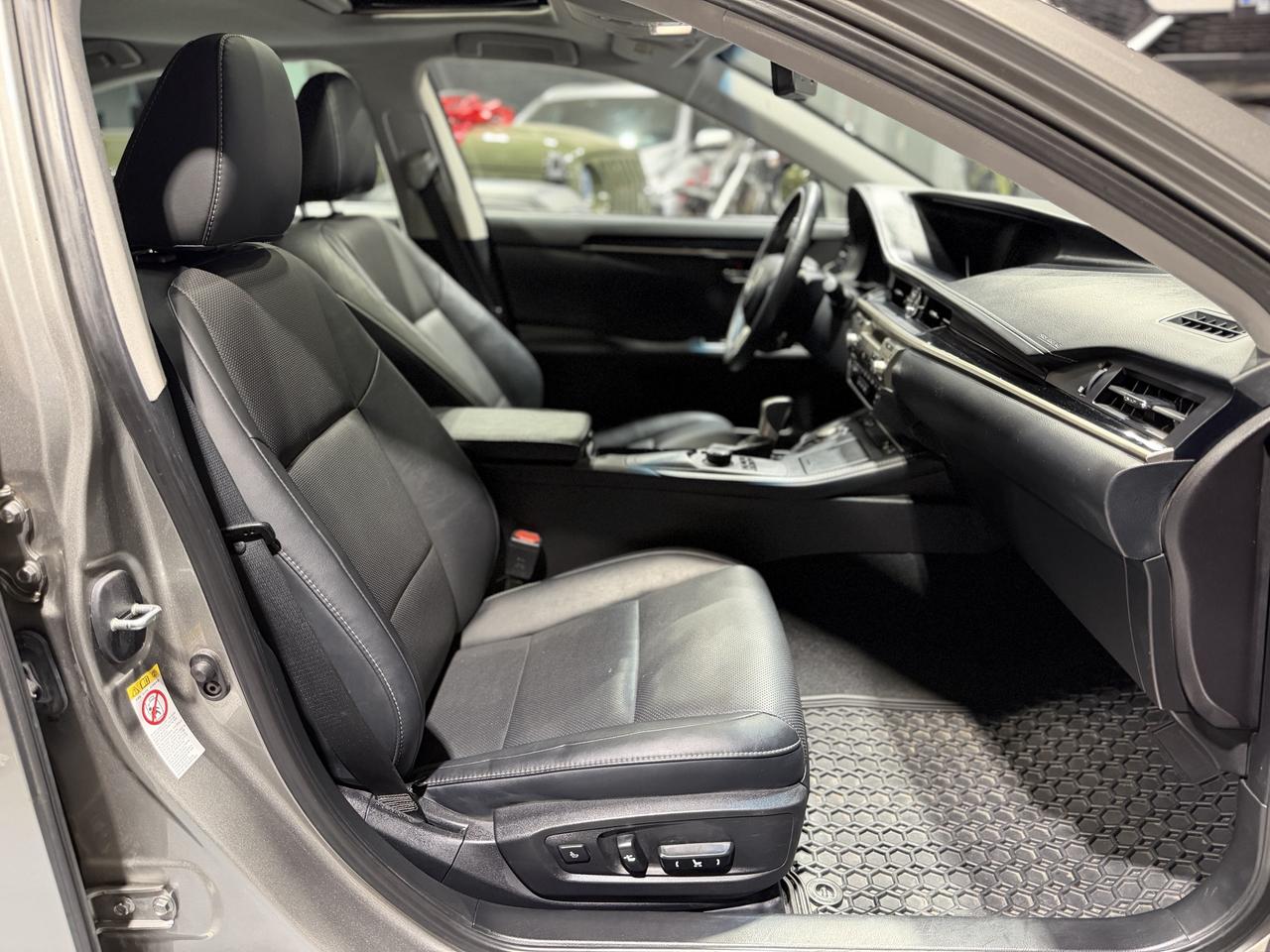 2016 Lexus ES 350 LUXURY FWD - Photo #12