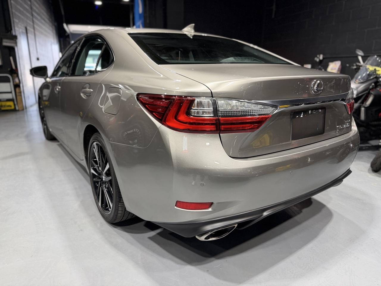 2016 Lexus ES 350 4dr Sdn Photo
