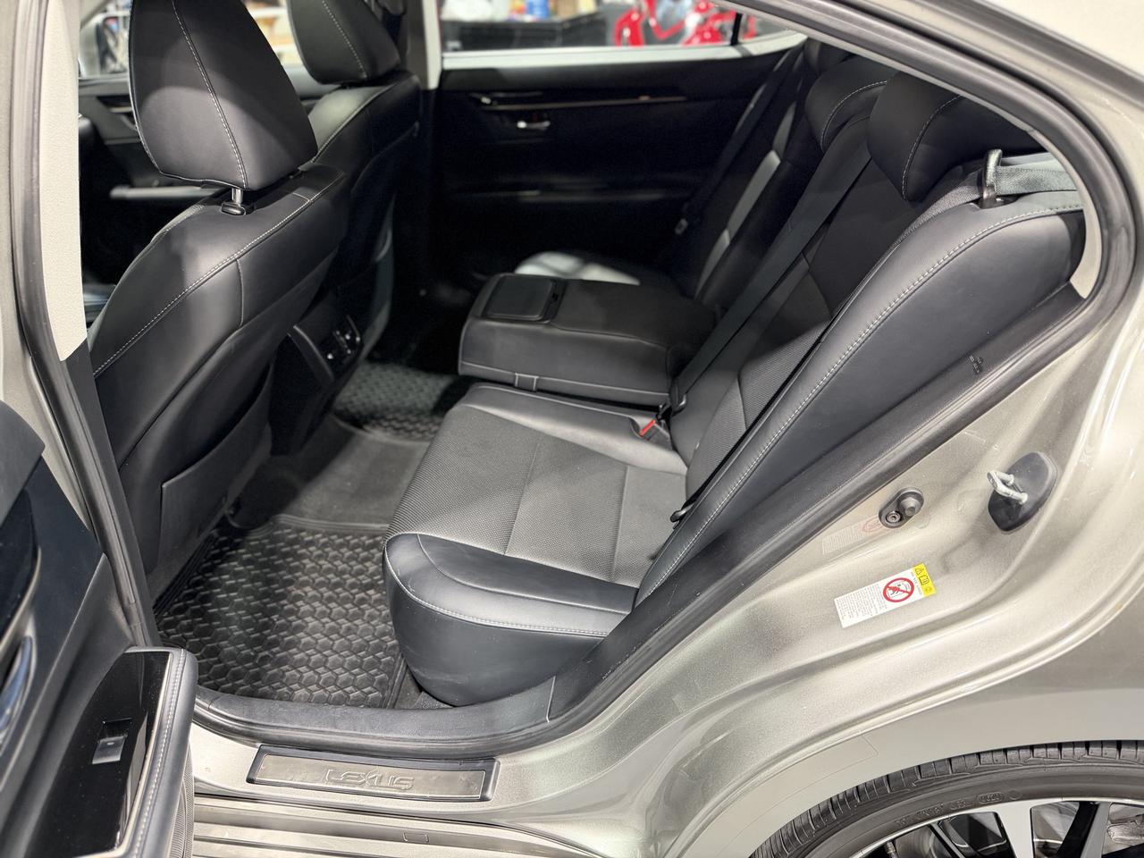 2016 Lexus ES 350 4dr Sdn Photo