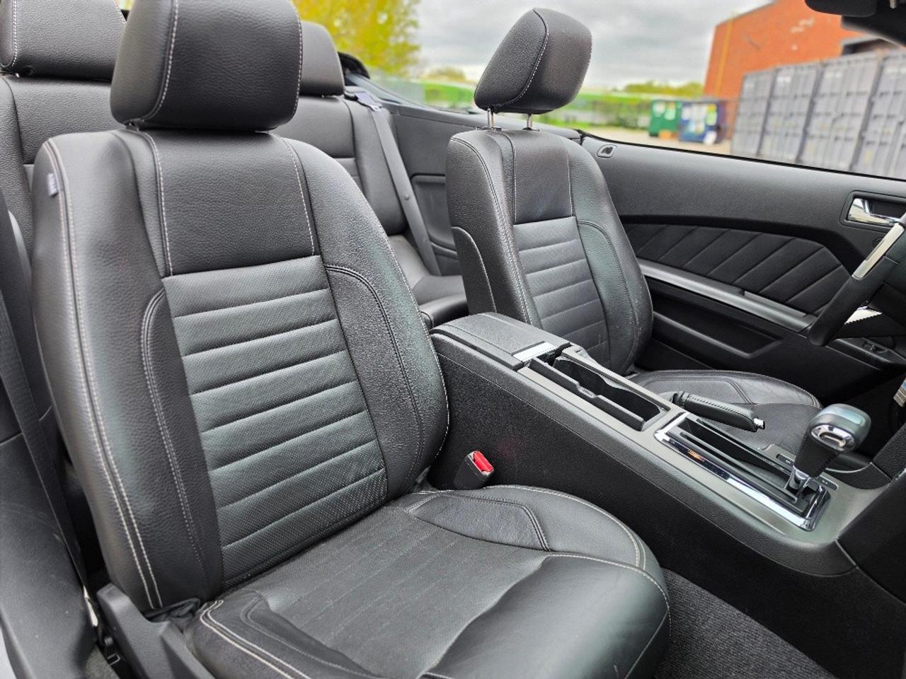 2012 Ford Mustang CLUB OF AMERICA CONVERTIBLE PREMIUM Photo