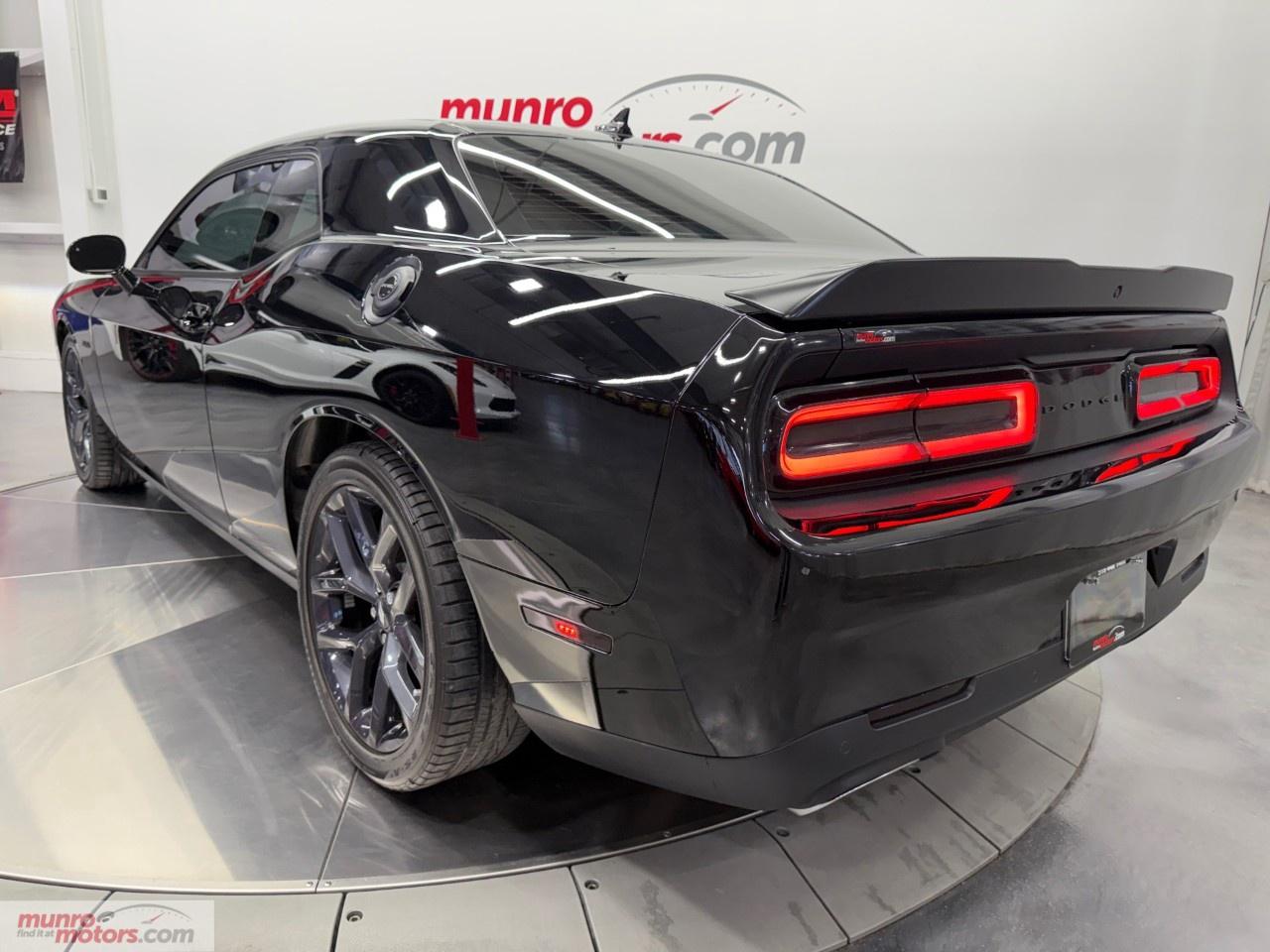 2023 Dodge Challenger R/T RWD Photo4