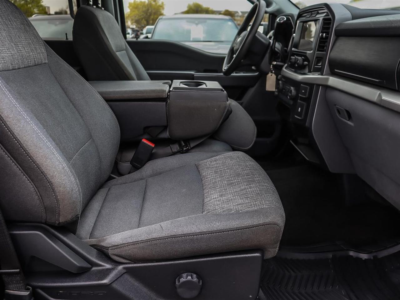 2022 Ford F-150 XLT 4WD SuperCrew 5.5' Box Photo