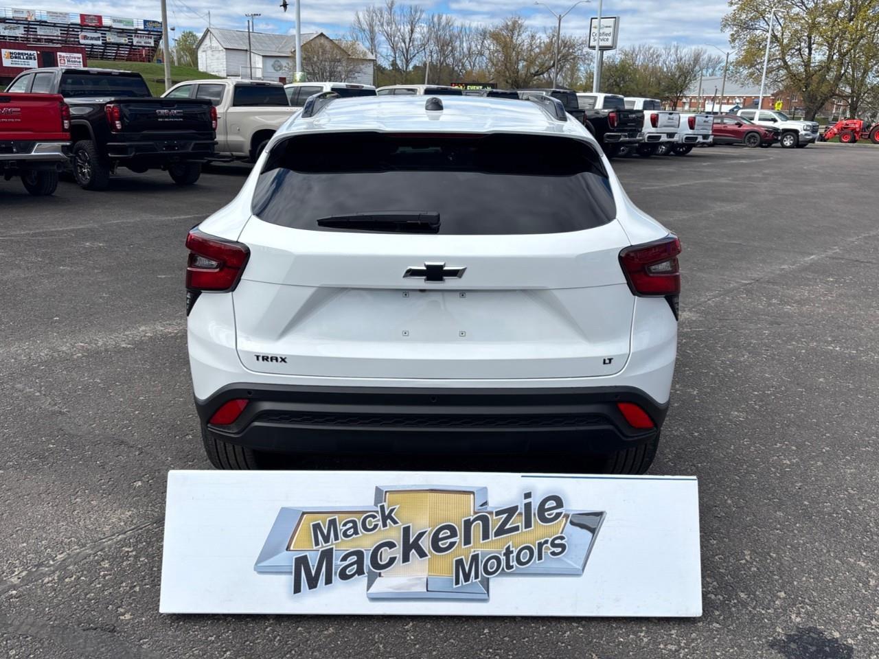 2026 Chevrolet Trax LT New Small 5 Passenger FWD SUV with a Sunroof, Heated Front Seats, Heated Steering Wheel and an 11 Diagonal Touchscreen Radio with Wireless Apple Carplay/Android Auto Photo