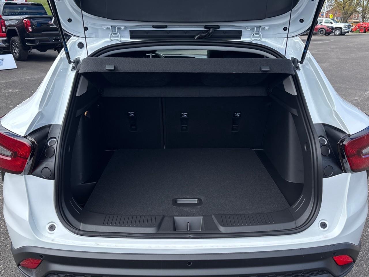 2026 Chevrolet Trax LT New Small 5 Passenger FWD SUV with a Sunroof, Heated Front Seats, Heated Steering Wheel and an 11 Diagonal Touchscreen Radio with Wireless Apple Carplay/Android Auto Photo