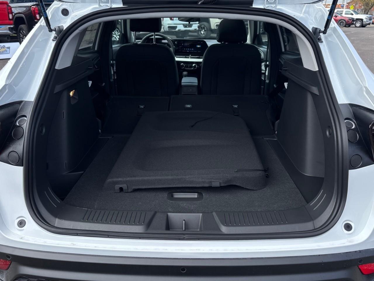 2026 Chevrolet Trax LT New Small 5 Passenger FWD SUV with a Sunroof, Heated Front Seats, Heated Steering Wheel and an 11 Diagonal Touchscreen Radio with Wireless Apple Carplay/Android Auto Photo