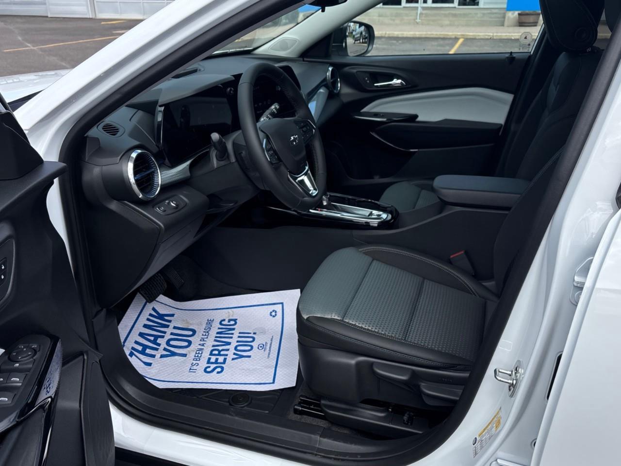 2026 Chevrolet Trax LT New Small 5 Passenger FWD SUV with a Sunroof, Heated Front Seats, Heated Steering Wheel and an 11 Diagonal Touchscreen Radio with Wireless Apple Carplay/Android Auto Photo