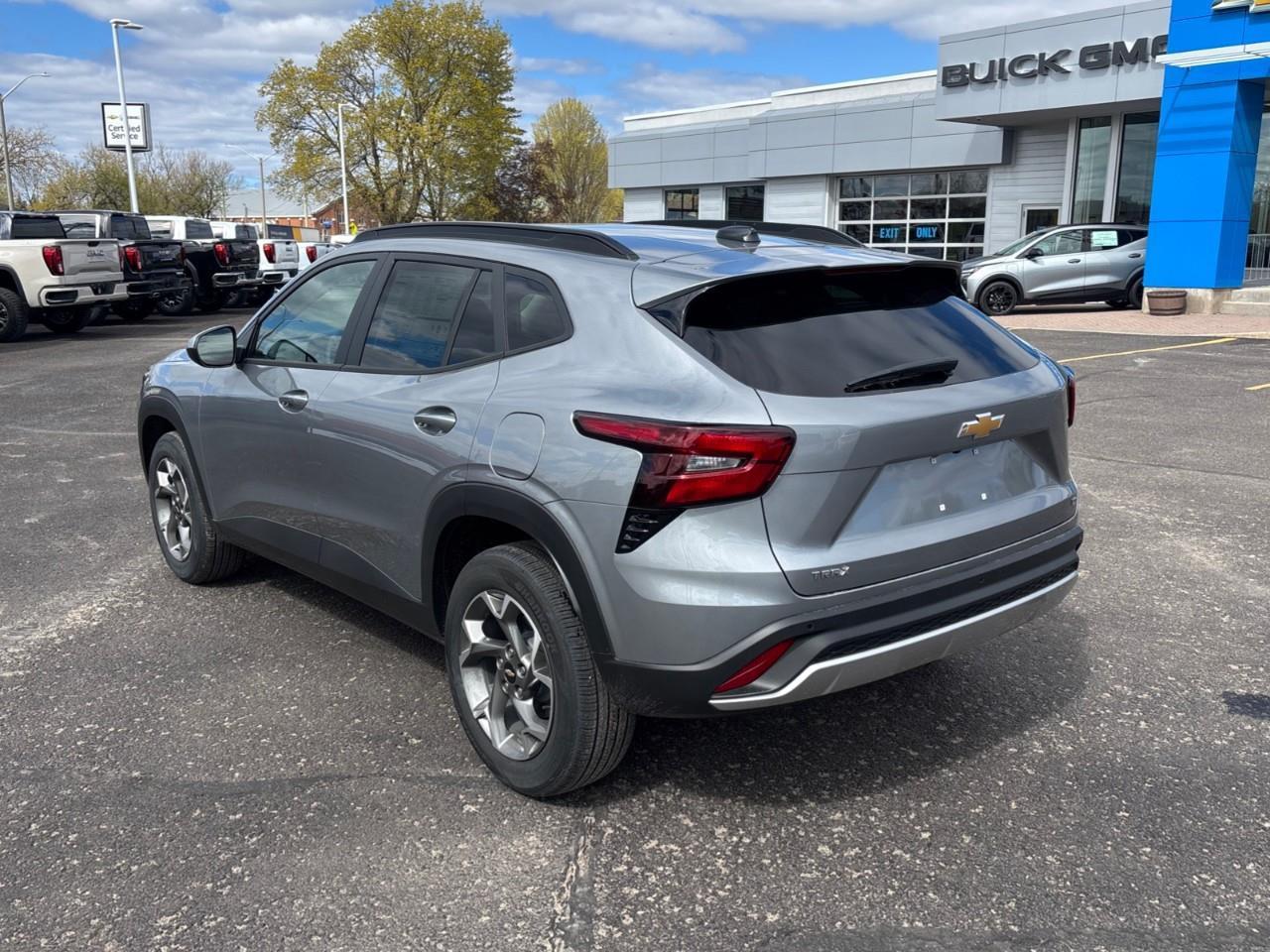 2026 Chevrolet Trax LT New Small 5 Passenger FWD SUV with Heated Front Seats, Heated Steering Wheel and an 11 Diagonal Touchscreen Radio with Wireless Apple Carplay/Android Auto Photo