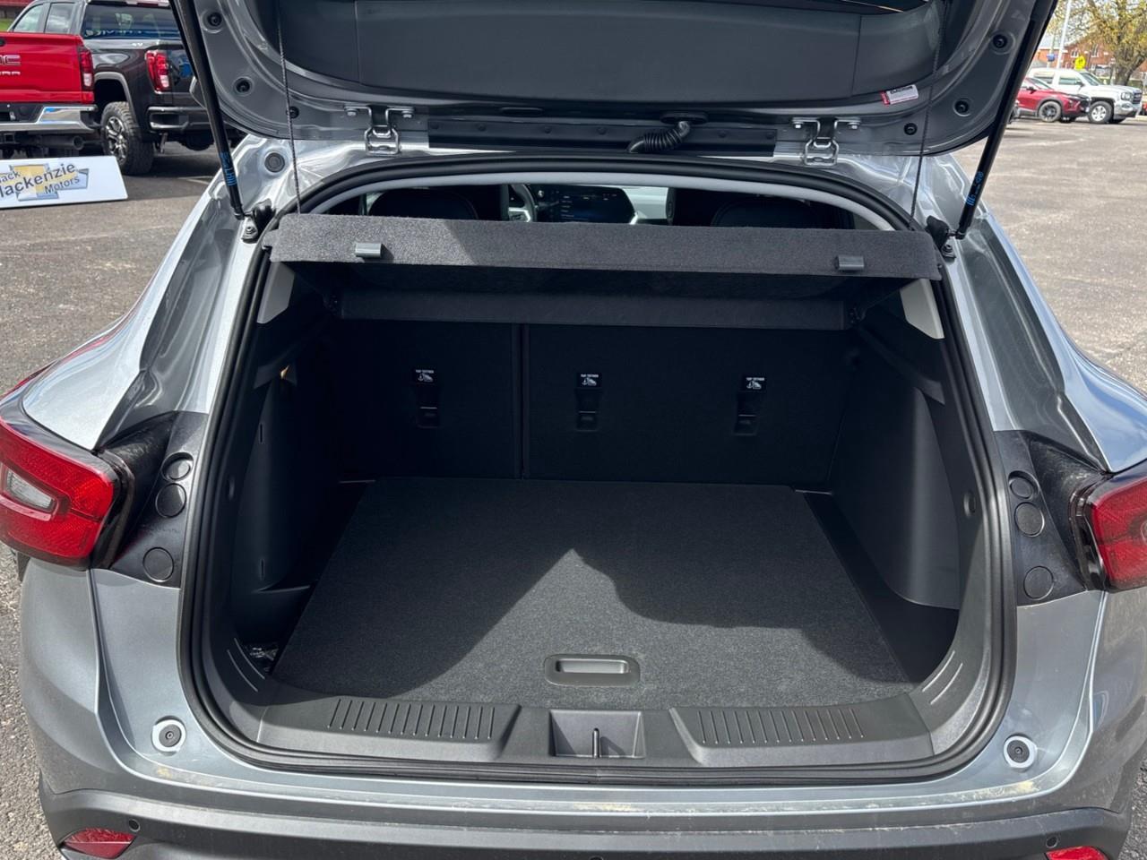 2026 Chevrolet Trax LT New Small 5 Passenger FWD SUV with Heated Front Seats, Heated Steering Wheel and an 11 Diagonal Touchscreen Radio with Wireless Apple Carplay/Android Auto Photo