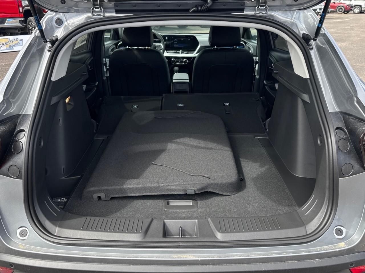 2026 Chevrolet Trax LT New Small 5 Passenger FWD SUV with Heated Front Seats, Heated Steering Wheel and an 11 Diagonal Touchscreen Radio with Wireless Apple Carplay/Android Auto Photo
