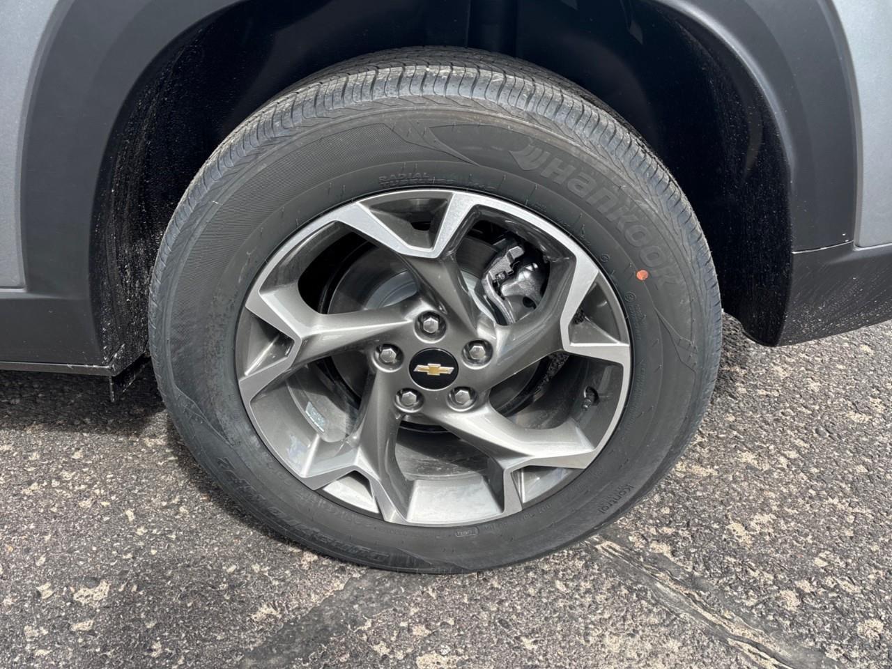 2026 Chevrolet Trax LT New Small 5 Passenger FWD SUV with Heated Front Seats, Heated Steering Wheel and an 11 Diagonal Touchscreen Radio with Wireless Apple Carplay/Android Auto Photo