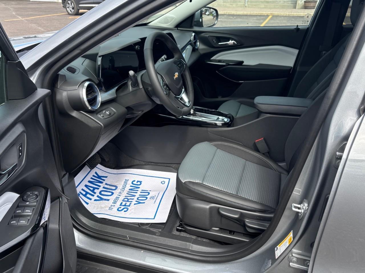 2026 Chevrolet Trax LT New Small 5 Passenger FWD SUV with Heated Front Seats, Heated Steering Wheel and an 11 Diagonal Touchscreen Radio with Wireless Apple Carplay/Android Auto Photo