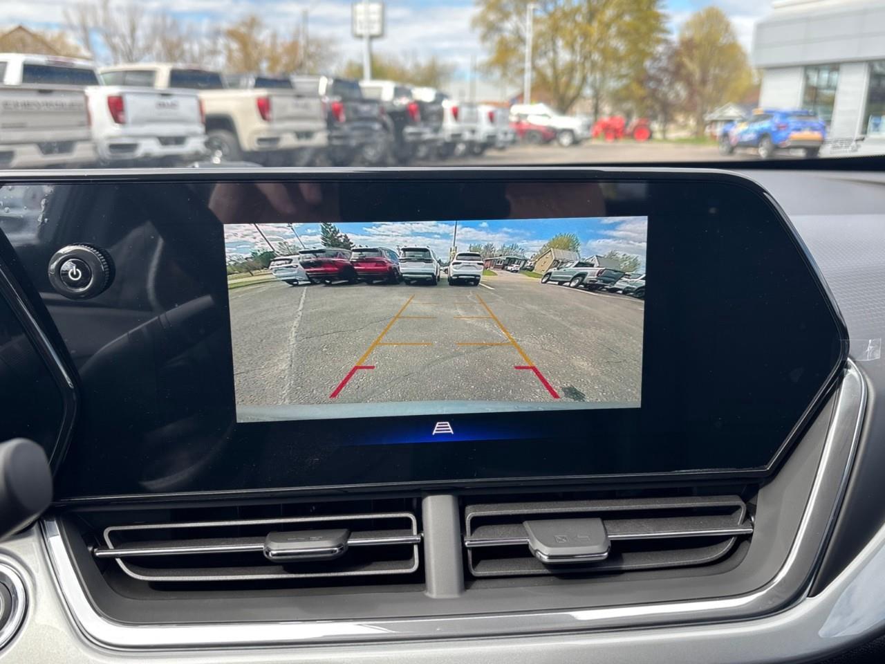 2026 Chevrolet Trax LT New Small 5 Passenger FWD SUV with Heated Front Seats, Heated Steering Wheel and an 11 Diagonal Touchscreen Radio with Wireless Apple Carplay/Android Auto Photo