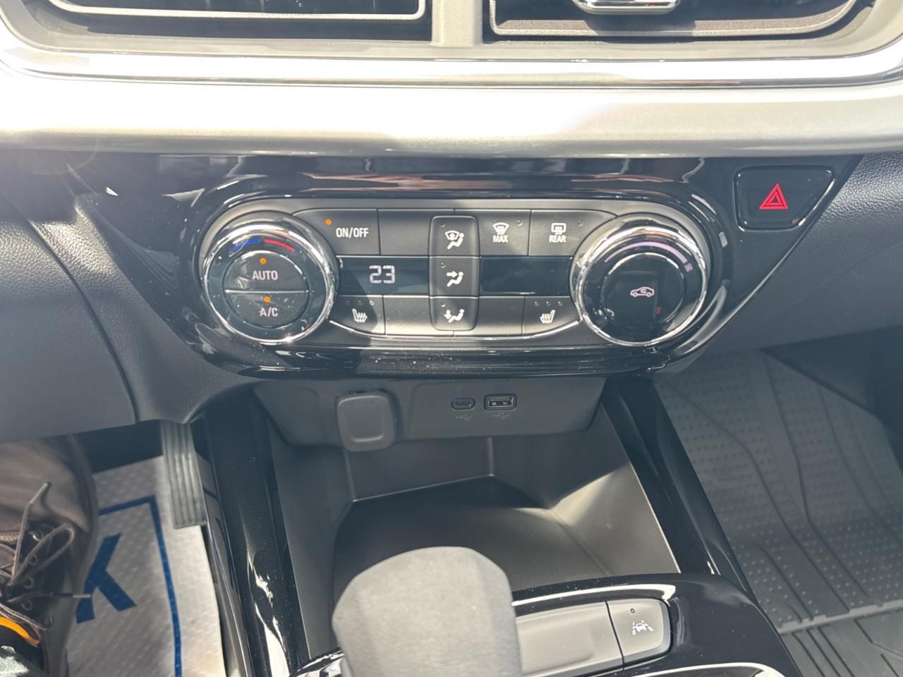 2026 Chevrolet Trax LT New Small 5 Passenger FWD SUV with Heated Front Seats, Heated Steering Wheel and an 11 Diagonal Touchscreen Radio with Wireless Apple Carplay/Android Auto Photo