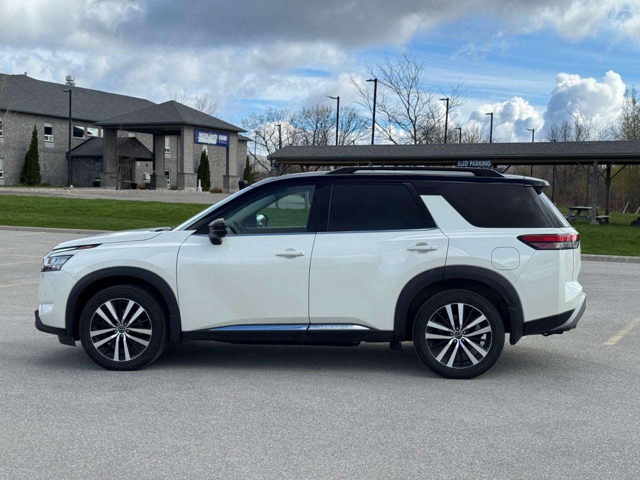 2024 Nissan Pathfinder Platinum 4WD Photo