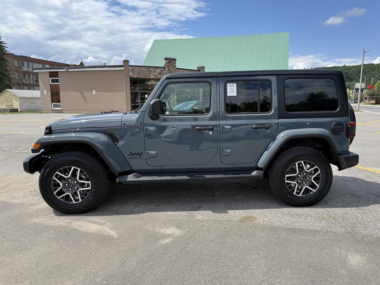 2026 Jeep Wrangler SAHARA 4X4 Photo
