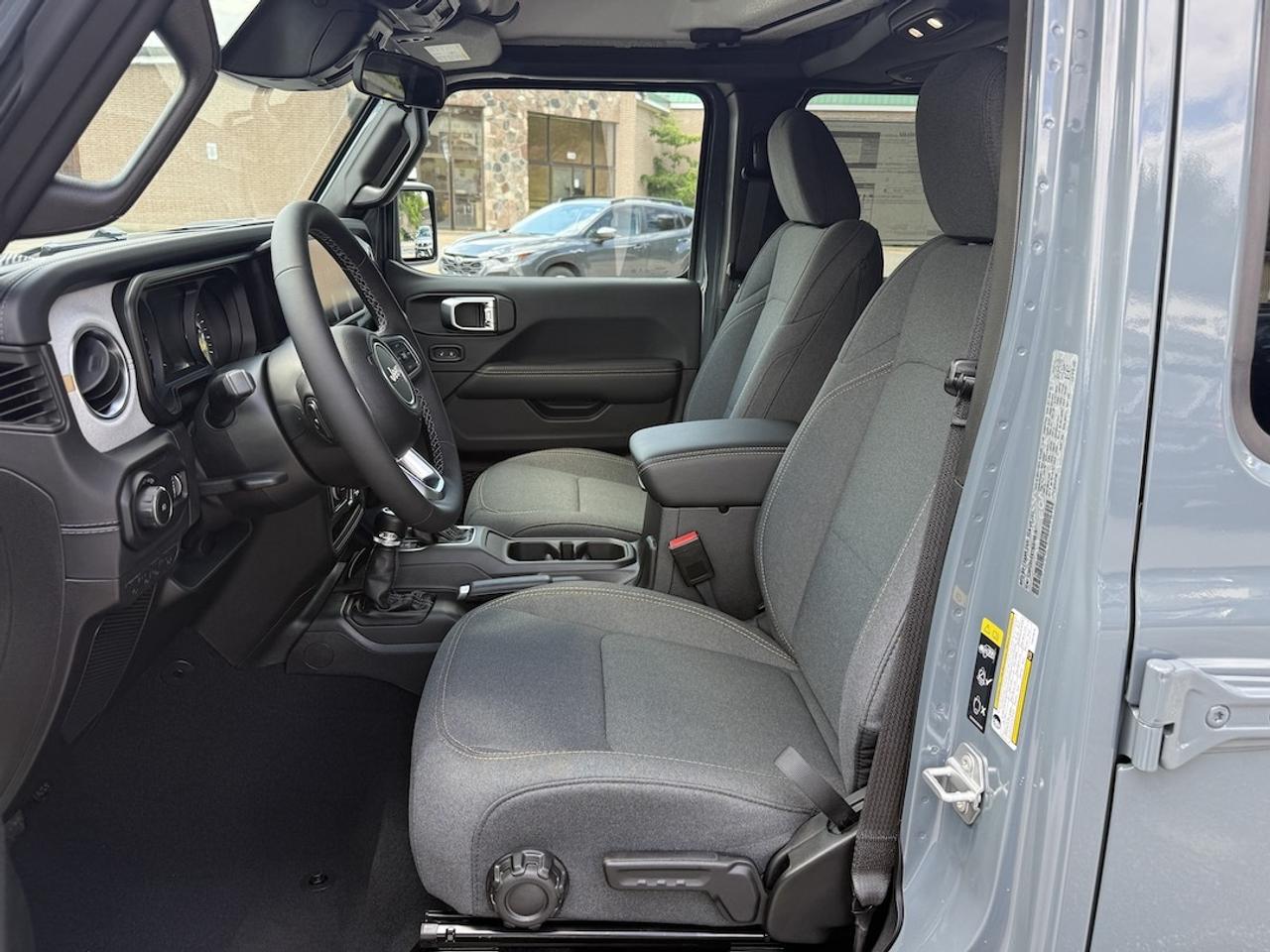 2026 Jeep Wrangler SAHARA 4X4 Photo