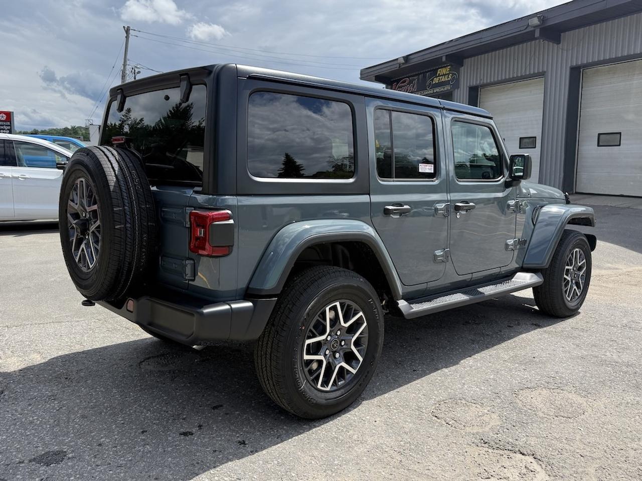 2026 Jeep Wrangler SAHARA 4X4 Photo