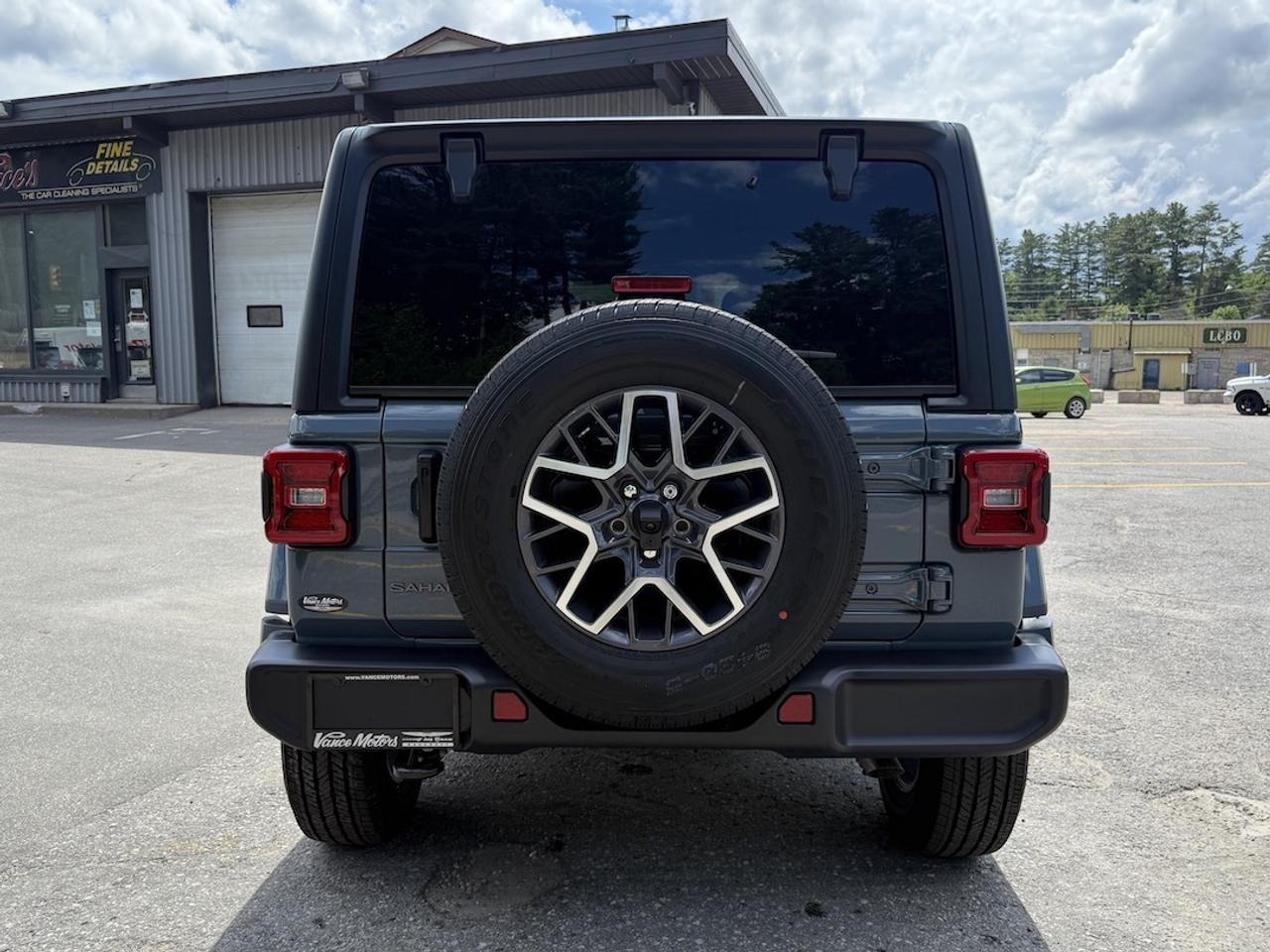 2026 Jeep Wrangler SAHARA 4X4 Photo