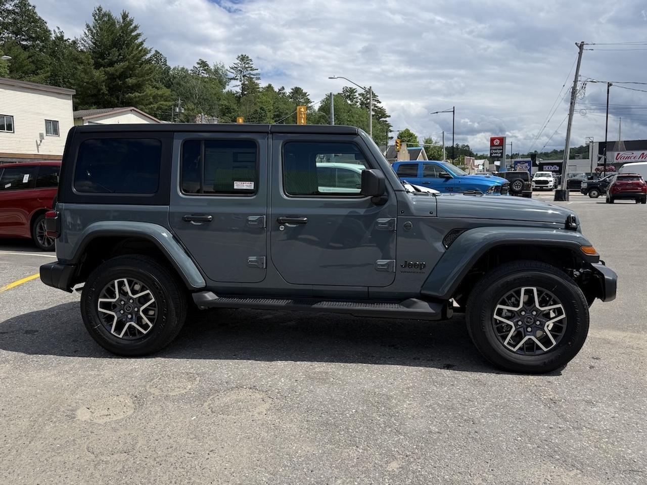 2026 Jeep Wrangler SAHARA 4X4 Photo