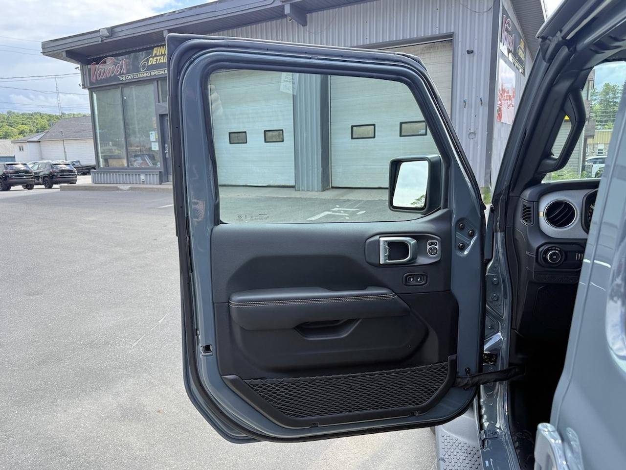 2026 Jeep Wrangler SAHARA 4X4 Photo