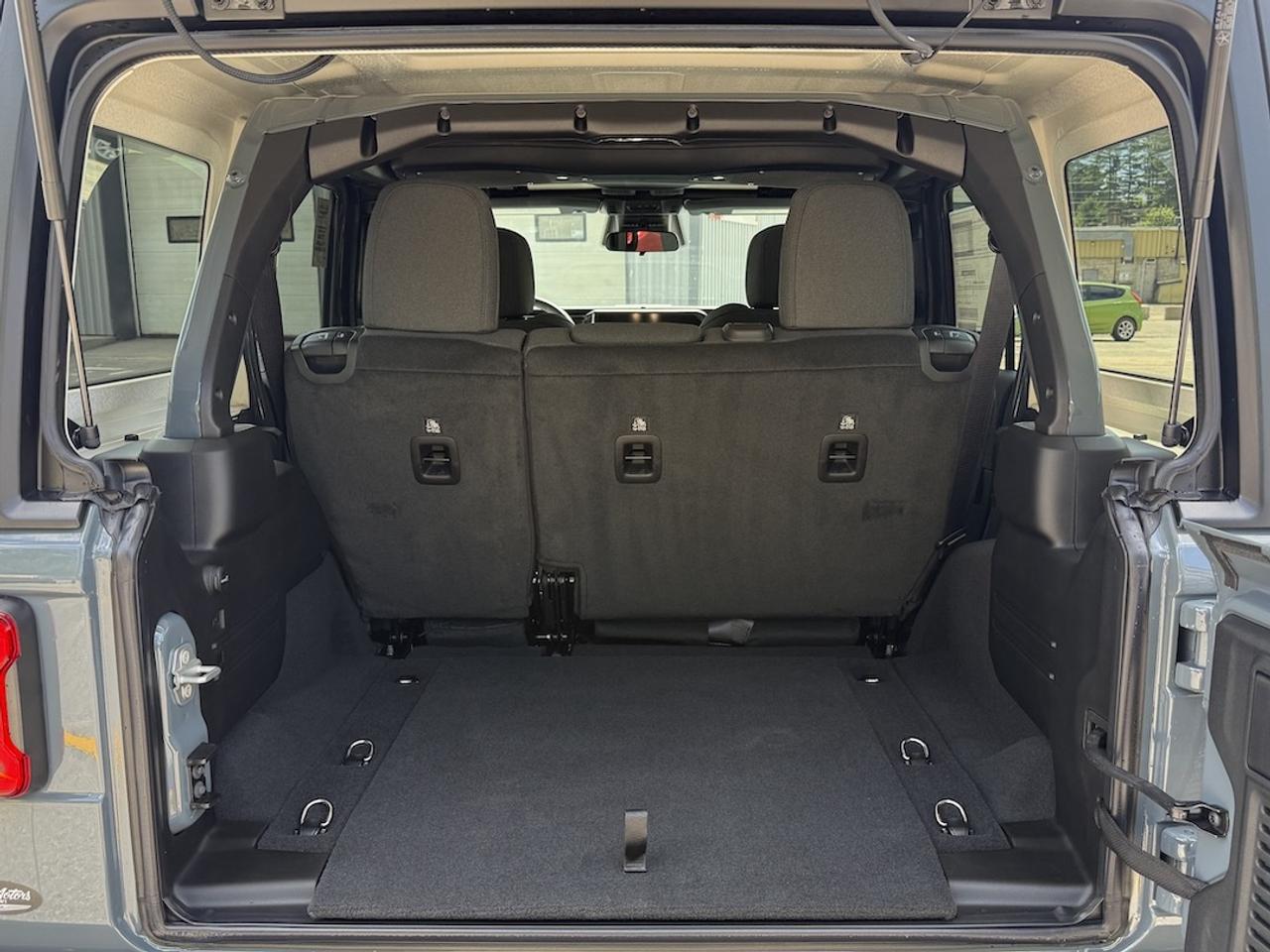 2026 Jeep Wrangler SAHARA 4X4 Photo